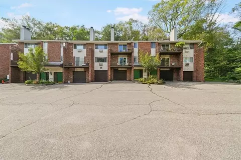 1303 Parkview Dr, Tuxedo, NY 10975