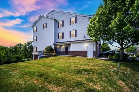 1123 Balsam Dr, New Windsor, NY 12553