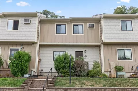 7107 Chelsea Cv N, Beekman, NY 12533