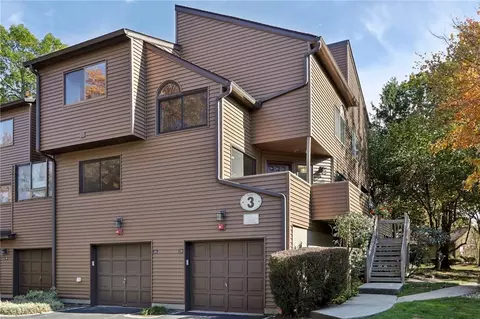 26 Tulip Ct, Clarkstown, NY 10954