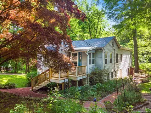 19 Hollowbrook Ln, Cortlandt, NY 10567