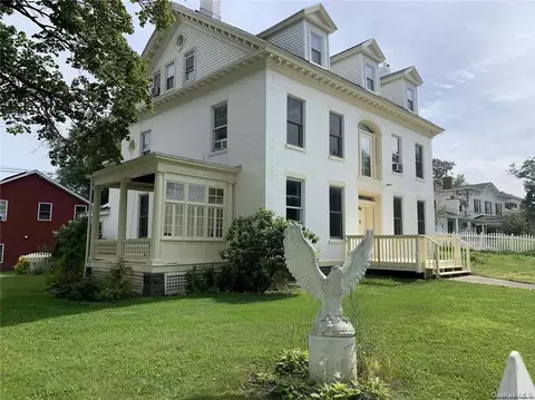 94 Main St, Saugerties, NY 12477