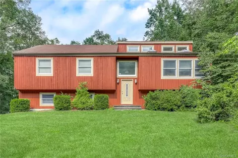 10 Mountain View Ct, Pomona, NY 10970