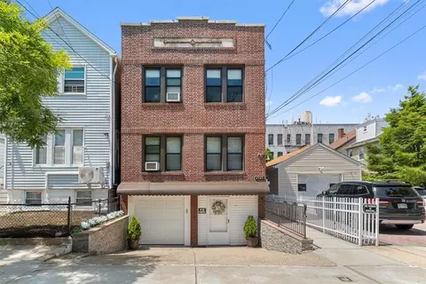 2925 Otis Ave, New York, NY 10465