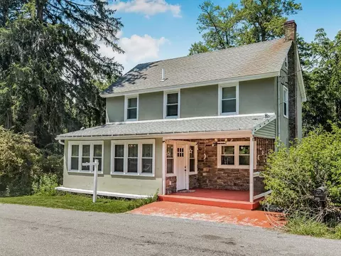 302 Dingle Daisy Rd, Thompson, NY 12701