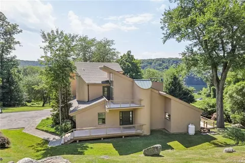 13 Ilana Ct, North Castle, NY 10504