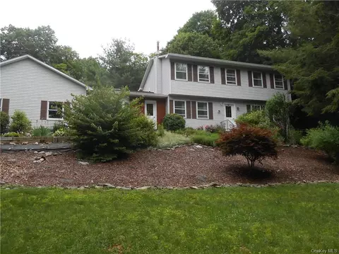 36 Newhard Pl, East Fishkill, NY 12533