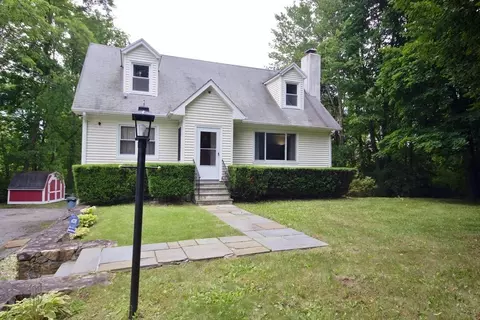 182 Wood St, Mahopac, NY 10541