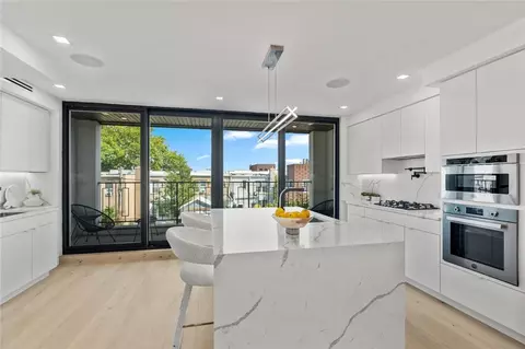 21-25 37th St, New York, NY 11105