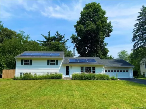 12 Maple Dr, Southeast, NY 10509