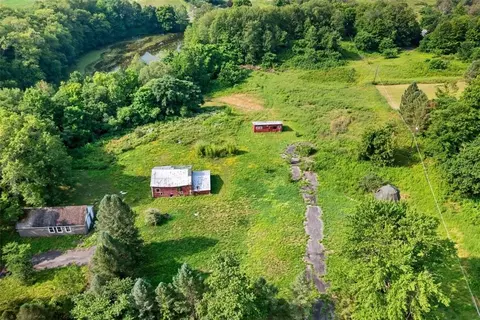 20 Strawridge Rd, Shawangunk, NY 12589