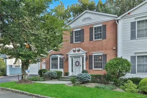 11 Washington Cir, Clarkstown, NY 10956