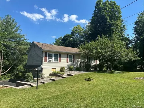 376 Carter Ave, Newburgh, NY 12550