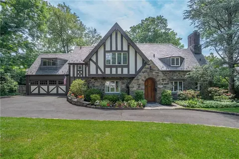 8 Woods Ln, Scarsdale, NY 10583