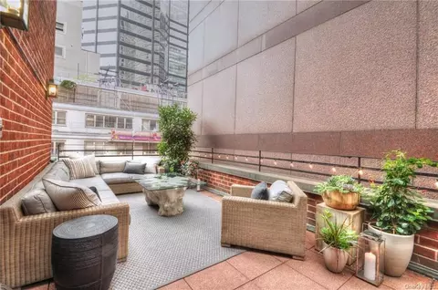 220 E 54st St #11B, New York, NY 10022