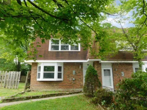 122 Sarah Ln, Wallkill, NY 10941