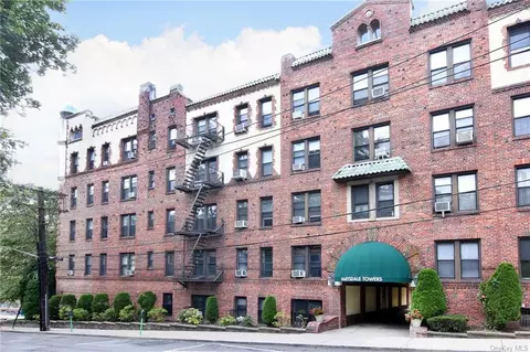 1 Columbia Ave #B11, Greenburgh, NY 10530