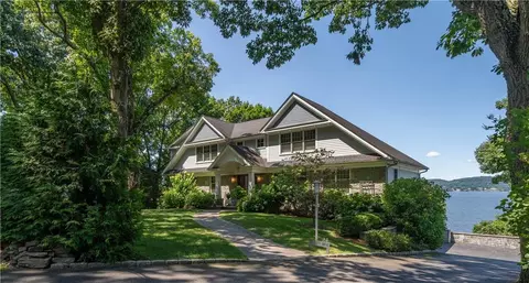 21 Pokahoe Dr, Mount Pleasant, NY 10591