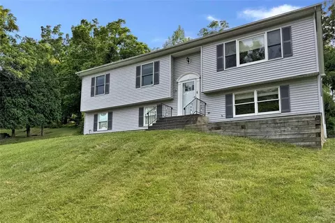 35 Roosevelt Pl, Stony Point, NY 10980