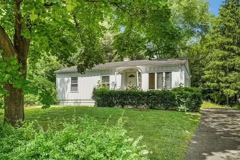 8 Queen Anne Ln, Warwick, NY 10990