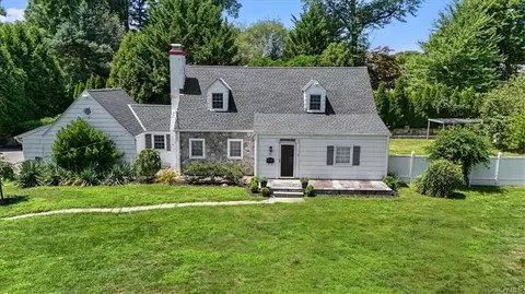 82 Chelsea Rd, Greenburgh, NY 10603