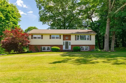 78 River Rd, Rhinebeck, NY 12572