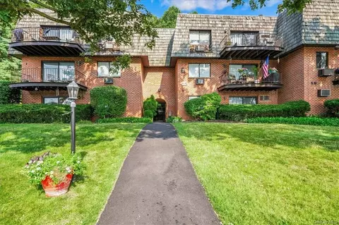 2 Briarcliff Dr S #14, Ossining, NY 10562
