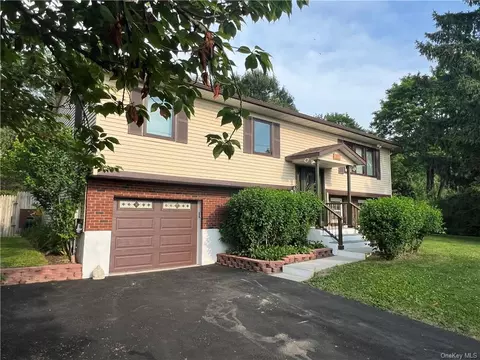 204 Valley View Dr, Shawangunk, NY 12589