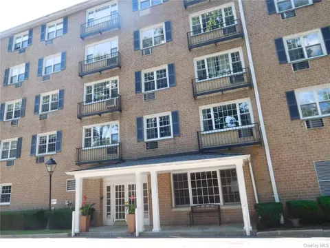 4 Consulate Dr #3-E, Eastchester, NY 10707