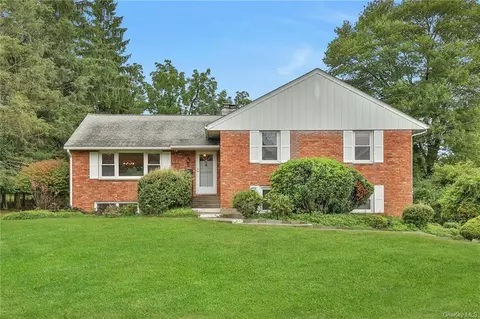 56 Greenwood Ln, Mount Pleasant, NY 10595