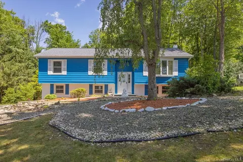 9 Robert Dr, Florida, NY 10921 photo 1