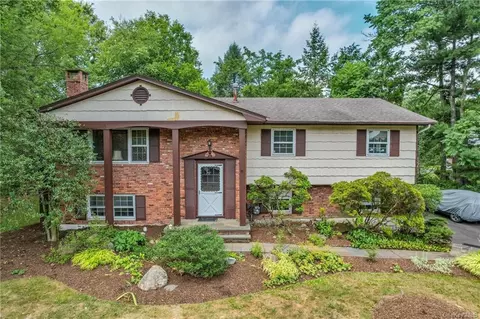 17 Glen Dr, Clarkstown, NY 10954