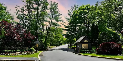 134 Stone Oaks Dr, Greenburgh, NY 10530