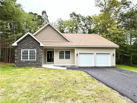 62 Picadilly Cir, Thompson, NY 12775