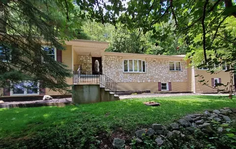 19 Mountainside Ln, Stony Point, NY 10980