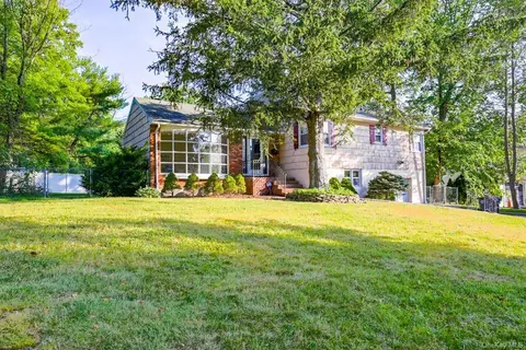 10 Barnwell Dr, Greenburgh, NY 10607