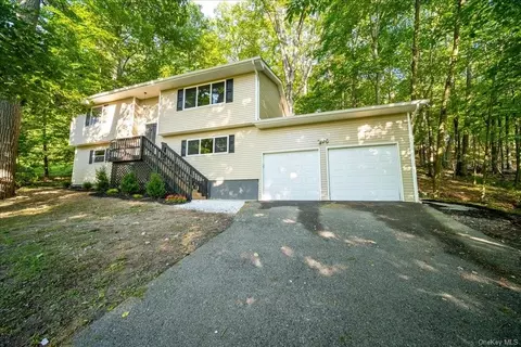 63 Pickerel Rd, Monroe, NY 10950