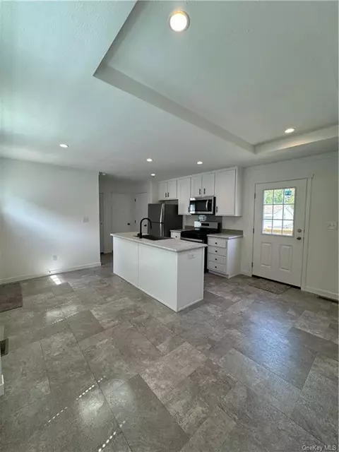 2 Palisades Park Dr, Haverstraw, NY 10970