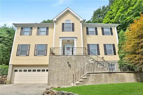 370 Bear Ridge Rd, Mount Pleasant, NY 10570