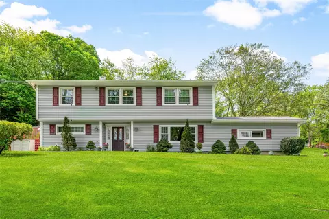 141 Ravencrest Rd, Yorktown, NY 10598