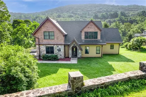 88 Mill St, Putnam Valley, NY 10579