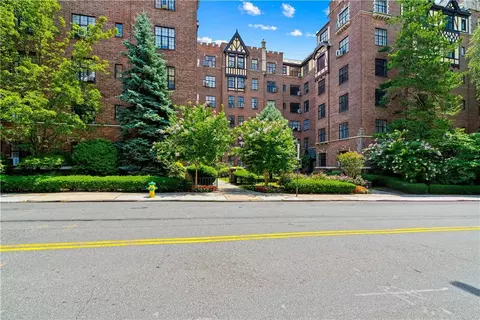 292 Main St #4D, White Plains, NY 10601