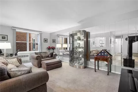 61 Bronx River Rd #4A, Yonkers, NY 10704
