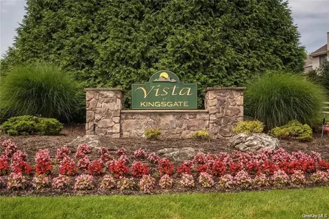 29 Vista Dr, Clarkstown, NY 10954