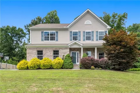 4 Doris Ct, Florida, NY 10921