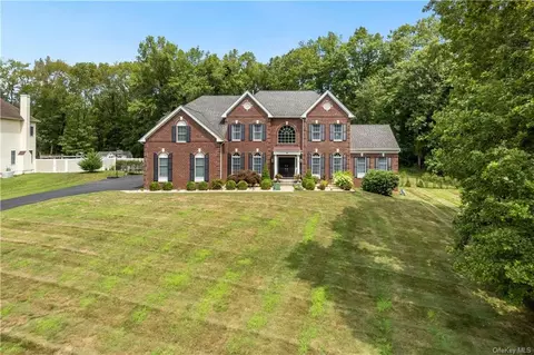 106 Creekside Rd, East Fishkill, NY 12533