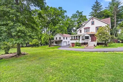 74 Strawtown Rd, Clarkstown, NY 10956