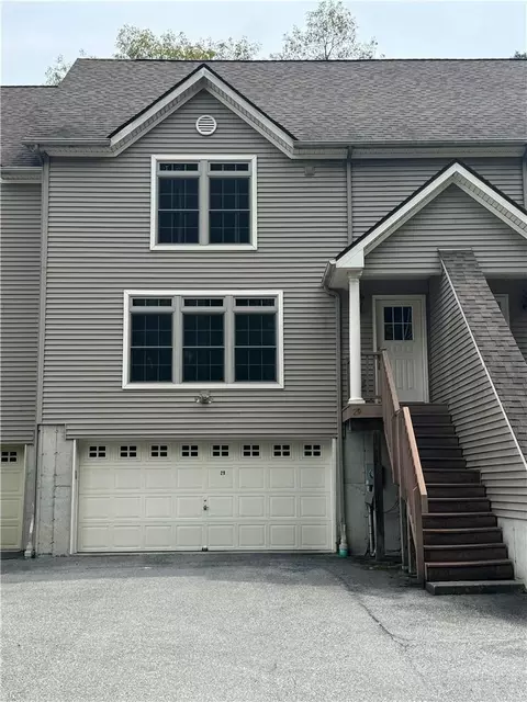 29 Ellsworth Ln #5, Poughkeepsie, NY 12601