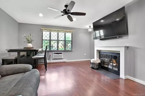 714 Sierra Vista Ln, Clarkstown, NY 10989