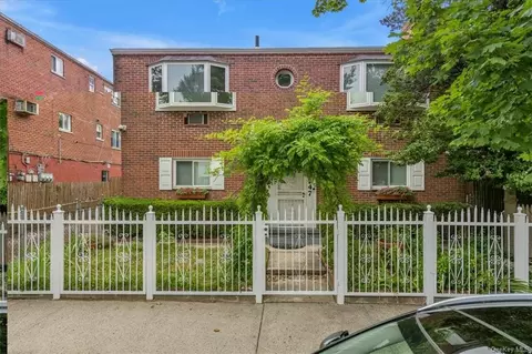 2747 Hering Ave, Bronx, NY 10469